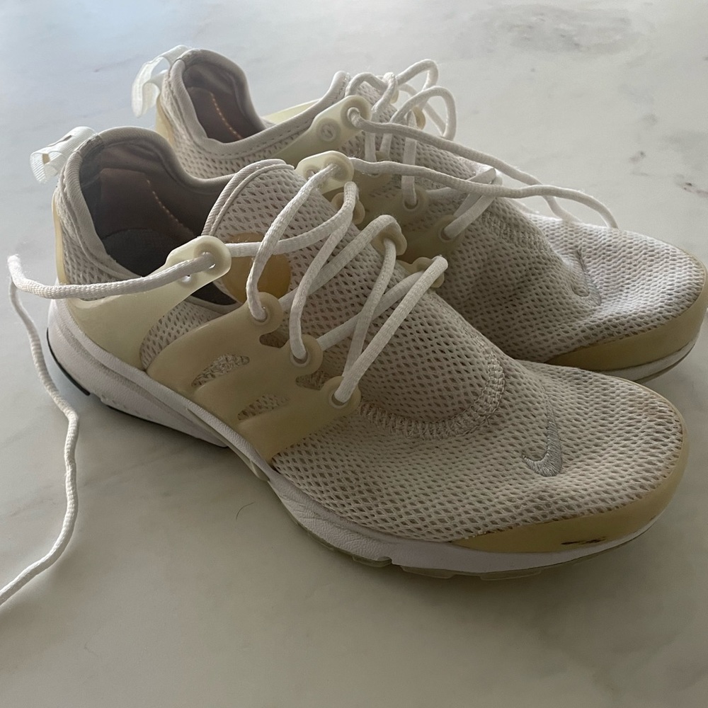 Women’s Nike presto’s white size 5